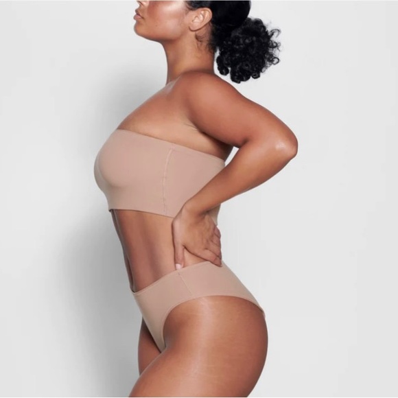 SKIMS Fits Everybody Bandeau Bra - Picture 2 of 5